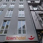 Town - Kleines Privathotel In Bestlage 3*