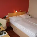 Town - Kleines Privathotel In Bestlage Hotel 3*