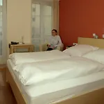 Hotel Town - Kleines Privathotel In Bestlage 3*