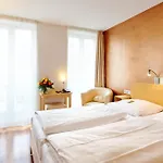 Town - Kleines Privathotel In Bestlage