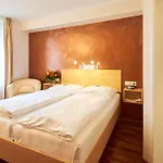 Town - Kleines Privathotel In Bestlage Hotel 3*