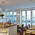 Town - Kleines Privathotel In Bestlage