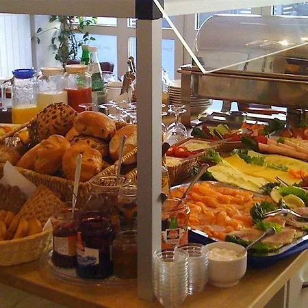 Town - Kleines Privathotel Mit Self-check-in In Bestlage