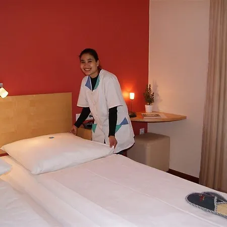 Town - Kleines Privathotel In Bestlage Отель