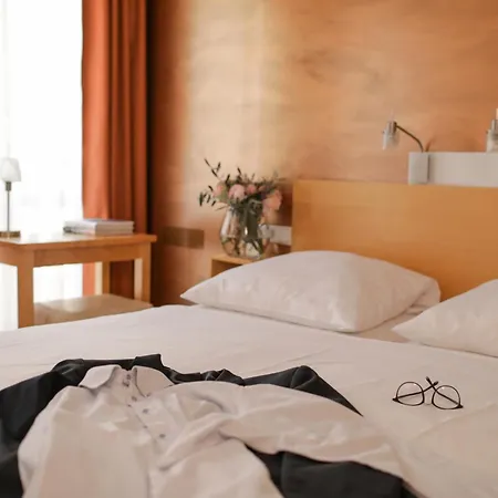 Ξενοδοχείο Town - Kleines Privathotel In Bestlage 3*