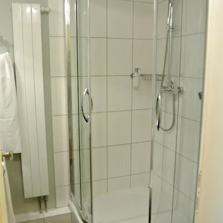 Town - Kleines Privathotel In Bestlage