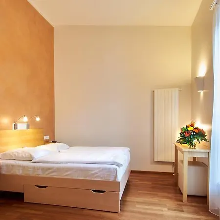 Отель Town - Kleines Privathotel In Bestlage