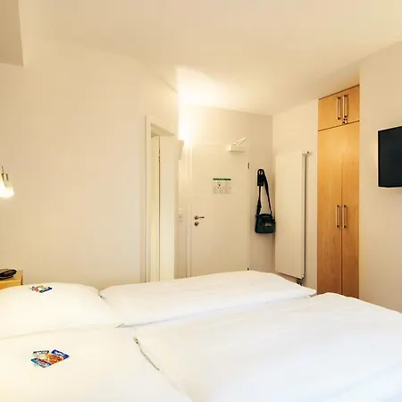 Отель Town - Kleines Privathotel In Bestlage