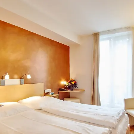 Town - Kleines Privathotel In Bestlage فيسبادن