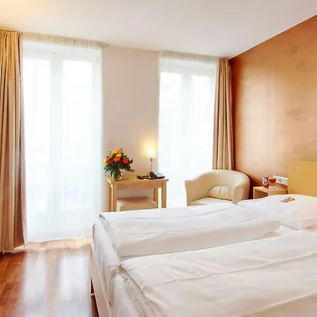 Town - Kleines Privathotel In Bestlage Висбаден