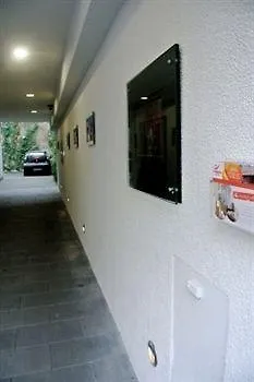 Town - Kleines Privathotel In Bestlage Отель 3*