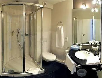 Town - Kleines Privathotel In Bestlage Висбаден