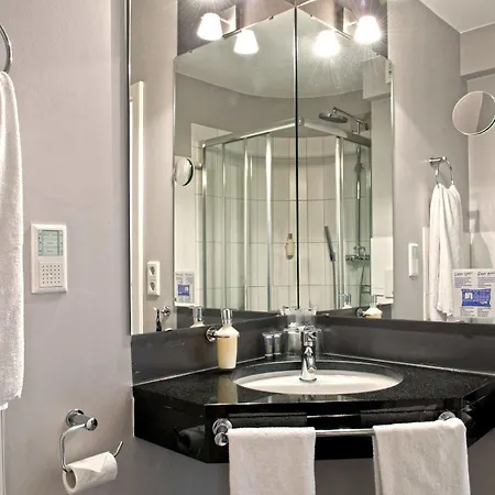 Town - Kleines Privathotel In Bestlage Отель 3*