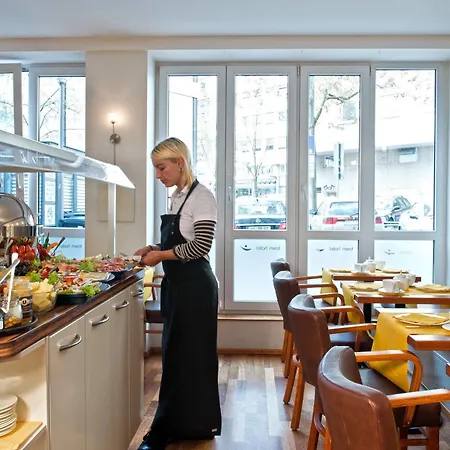 Town - Kleines Privathotel In Bestlage 3* Висбаден