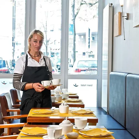 Town - Kleines Privathotel In Bestlage Otel 3*