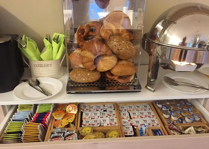 Town - Kleines Privathotel In Bestlage Висбаден