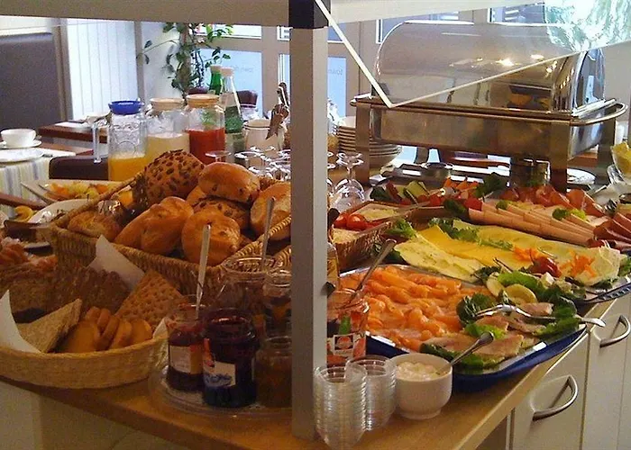 Town - Kleines Privathotel In Bestlage