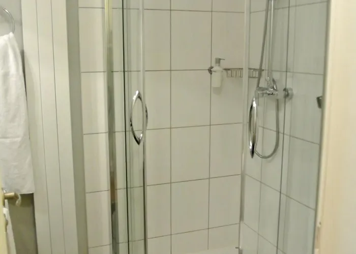 Town - Kleines Privathotel In Bestlage