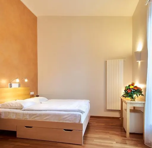 Hotel Town - Kleines Privathotel In Bestlage