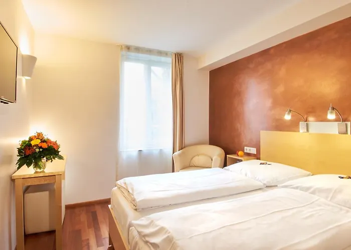 Town - Kleines Privathotel In Bestlage