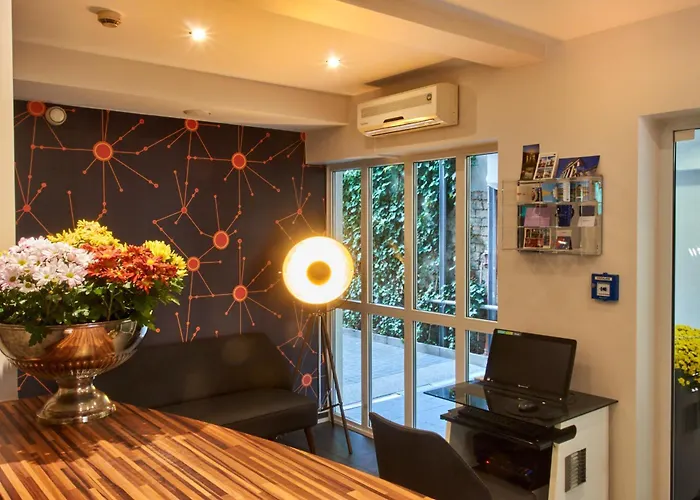 Town - Kleines Privathotel In Bestlage Отель 3*