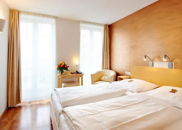 Town - Kleines Privathotel In Bestlage