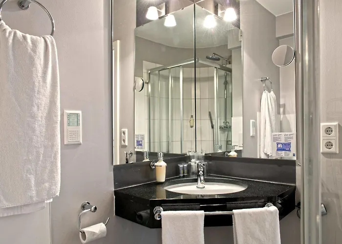 Town - Kleines Privathotel In Bestlage Отель 3*